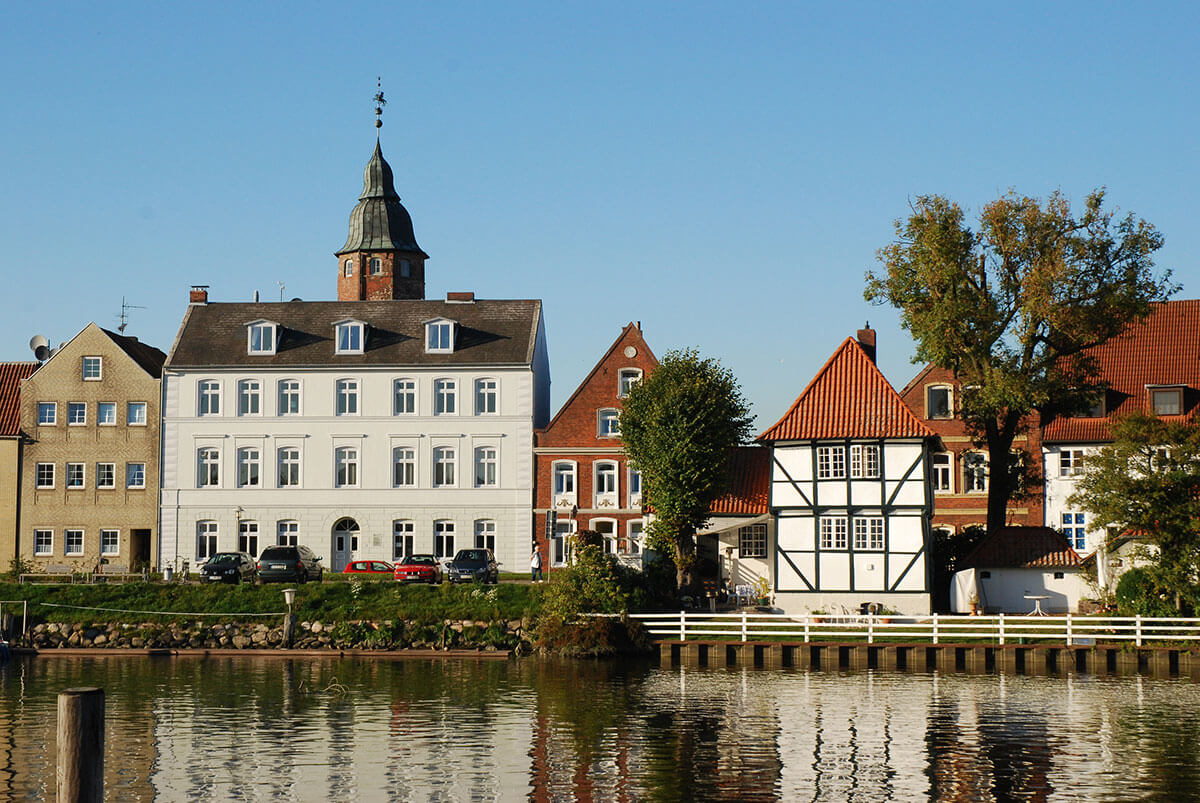 tagesfahrt_glueckstadt_abicht  - Gl  ckstadt H  userzeile - 1. Tagesfahrt zu den Glückstädter Matjeswochen 2023 [object object] - Gl C3 BCckstadt H C3 A4userzeile - Großes Grünkohlfest mit DIE MELKER