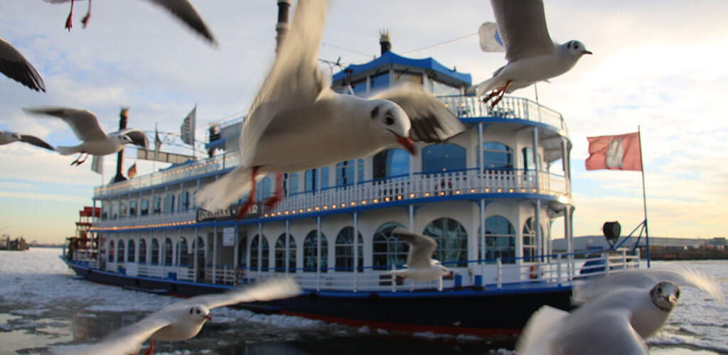 veranstaltungen_abicht_hafenrundfahrt hafenrundfahrt hamburg - veranstaltungen abicht 1 - Hafenrundfahrten – XXL, Barkassen und Schiffe chartern / mieten in Hamburg