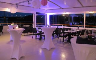 - La Paloma innen eingedeckt 4 Stehtische 1200 320x202 - MS LA PALOMA